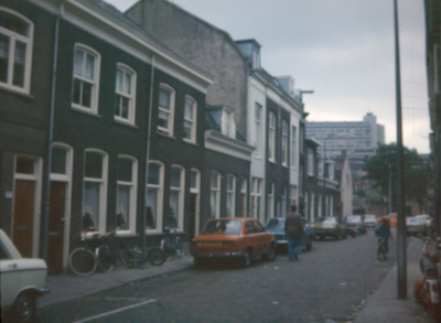 20992 Gezicht op de voorgevels van de panden Vosstraat 15-lager te Utrecht.